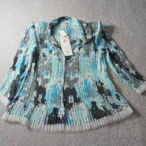 Great Cavalier by St Paul Pleated Shirt Womens Large Embellished with Flowers